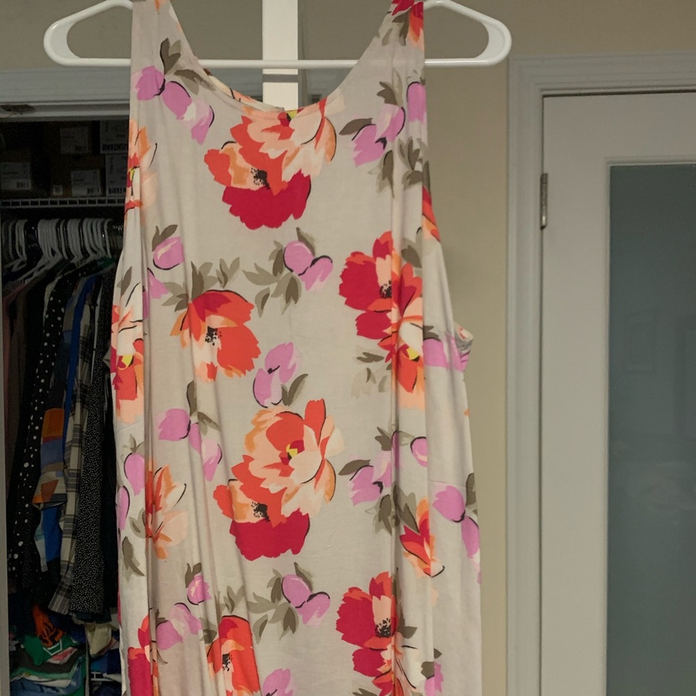 Beautiful, flowy, XL flower tank top
